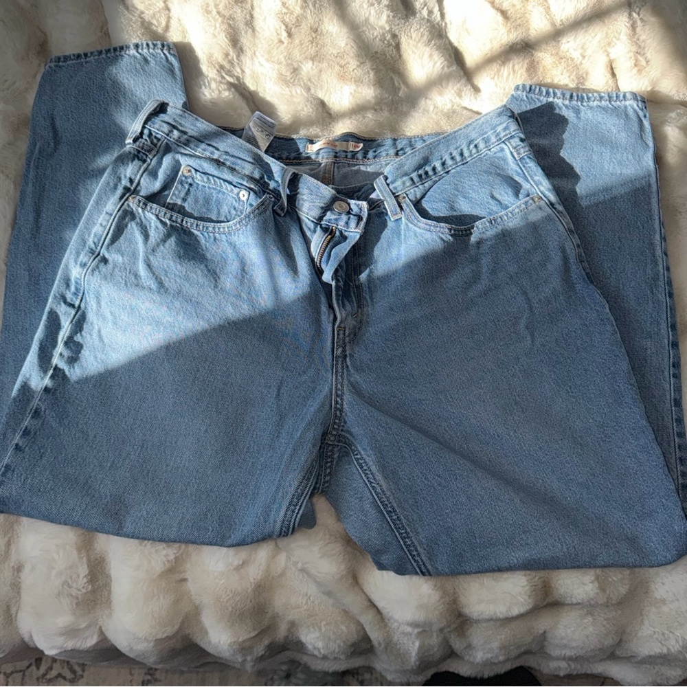 Levi's Premium Light Blue Denim 80s Mom Jean